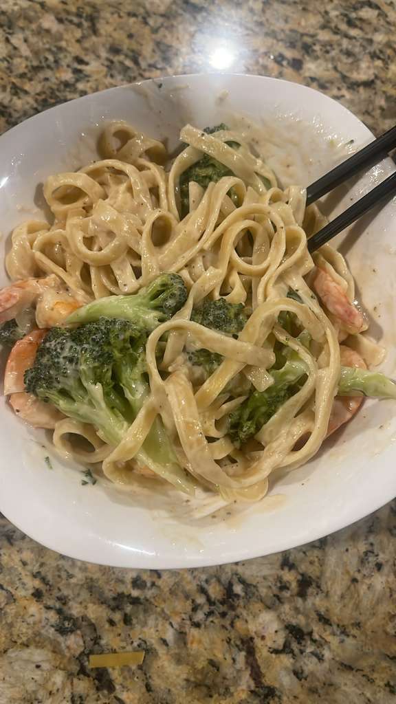 Shrimp Alfredo Pasta with Broccoli